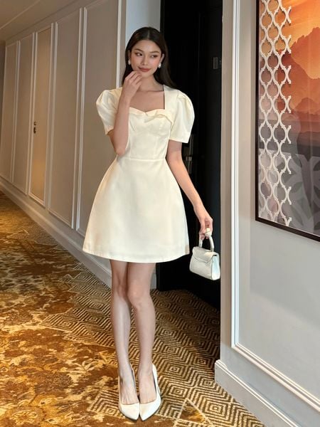 Người mẫu mặc Người mẫu mặc Đầm tiệc chữ A tay ngắn phối vạt - D3073 màu đỏ