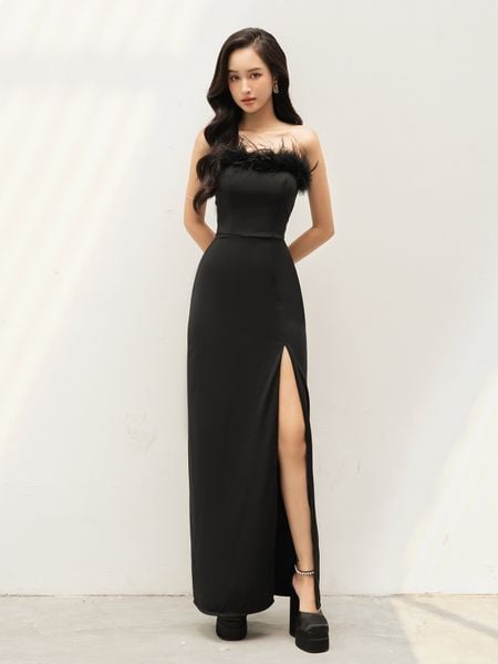 Người mẫu mặc Đầm body dự tiệc phối lông vũ - D1214 màu đen