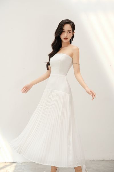 Người mẫu mặc Đầm dự tiệc dài phối voan xếp ly - D1749 màu trắng