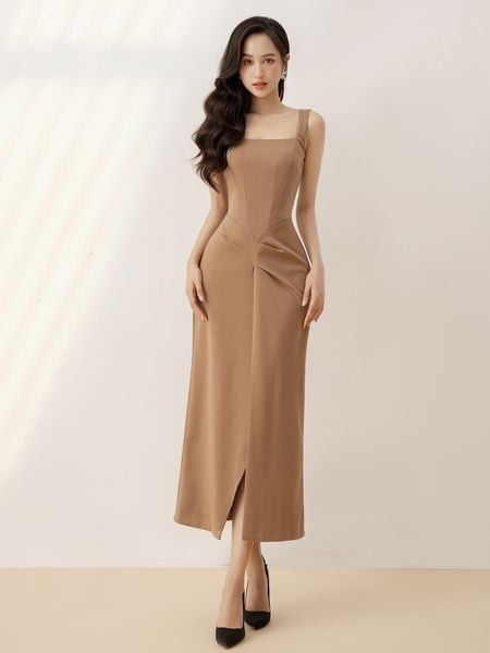 Người mẫu mặc Đầm body 2 dây xếp vải xẻ tà - D2169 màu nâu đậm