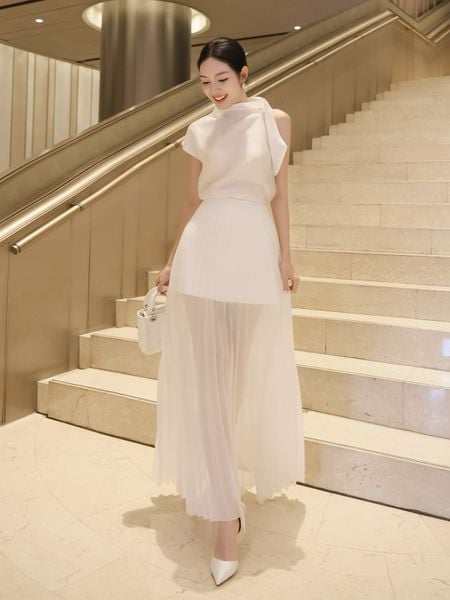 Cận cảnh Chân váy xếp ly V4477A  màu trắng