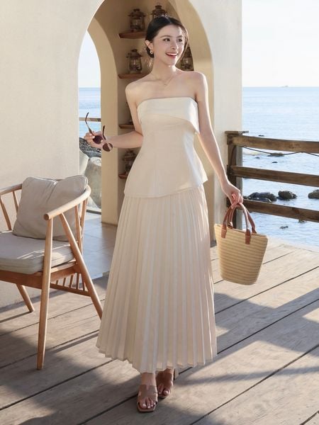 Người mẫu mặc Chân váy dài xếp ly bản lưng to - V4366B màu da mộc