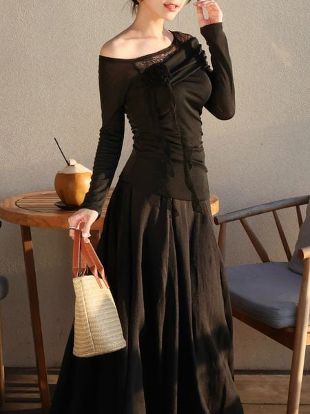 Người mẫu mặc Chân váy dài xòe rã mảnh - V4343T màu đen