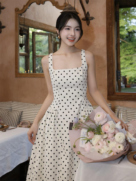 Người mẫu mặc Đầm dài dự tiệc 2 dây chấm bi - D4287T