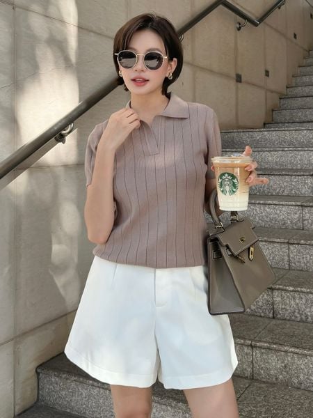 Người mẫu mặc Quần short basic lưng cao - Q3752T màu trắng