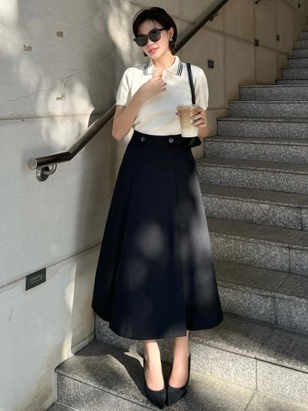 Góc cận của Chân váy dài công sở xòe viền - V3544 màu trắng