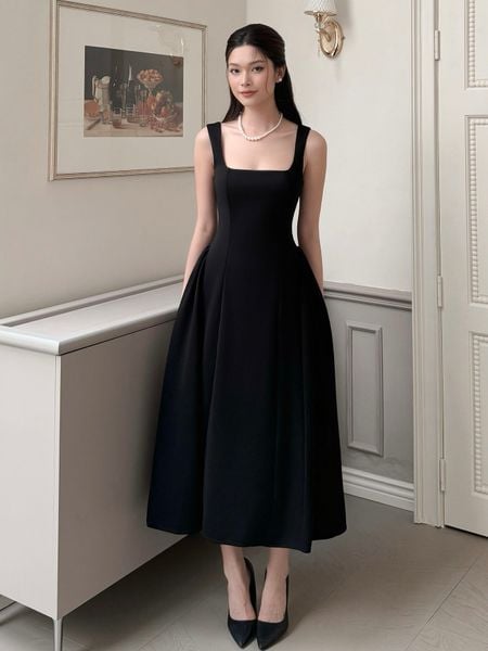 Người mẫu mặc Đầm 2 dây dự tiệc bản to - D3992A màu đỏ