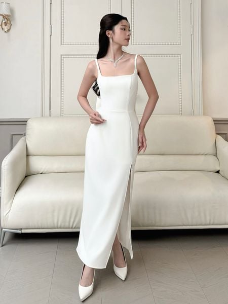 Người mẫu mặc Đầm body lưng hở phối nơ to - D4092B màu trắng