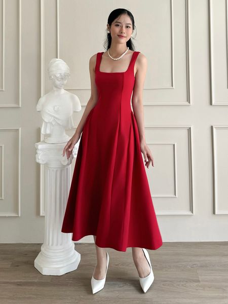Người mẫu mặc Đầm 2 dây dự tiệc bản to - D3992A màu đỏ