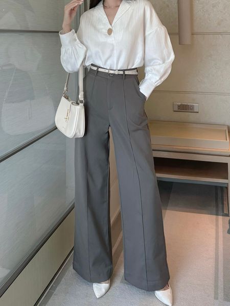 Người mẫu mặc Quần suông công sở chất kaki - Q2295 màu xám đất