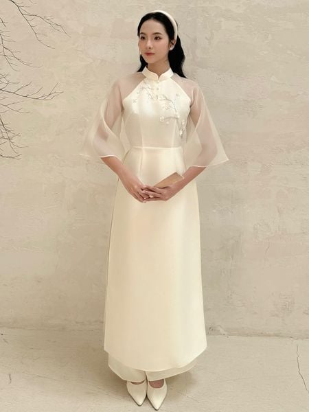 Người mẫu mặc Set áo dài raglan kết hoa mai - K4180A