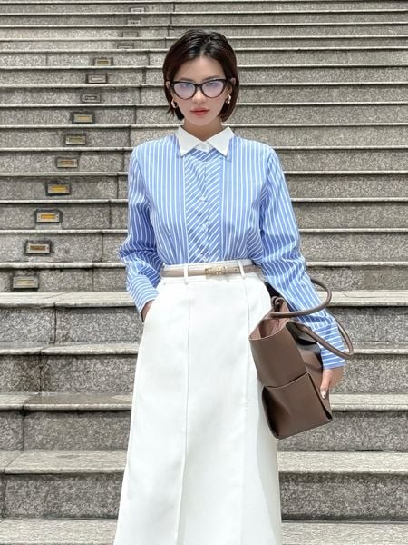 Người mẫu mặc Áo sơ mi công sở sọc xanh - A4017A