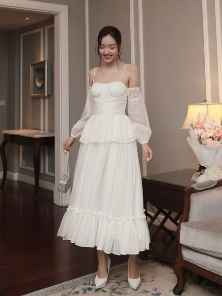 Người mẫu mặc Đầm peplum ren lưới phối sequin - D4267 trắng