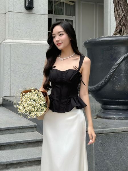 Người mẫu mặc Áo kiểu peplum giả corset - A4266B màu đen