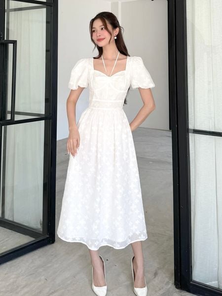 Người mẫu mặc Đầm xòe tay phồng voan thêu hoa - D3470 màu trắng