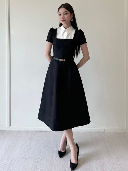Người mẫu mặc Đầm xòe cổ vuông phối cổ trắng - D3787B màu đen