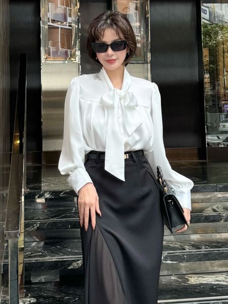 Người mẫu mặc Áo sơ mi công sở tay dài thắt nơ - A1104 màu trắng