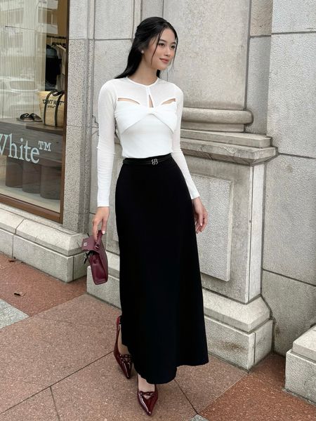 Người mẫu mặc Áo thun tay dài xếp nhún ngực - A4157A màu trắng