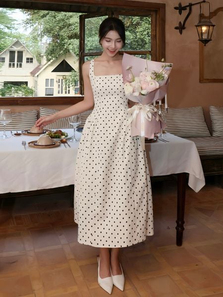 Người mẫu mặc Đầm dài dự tiệc 2 dây chấm bi - D4287T