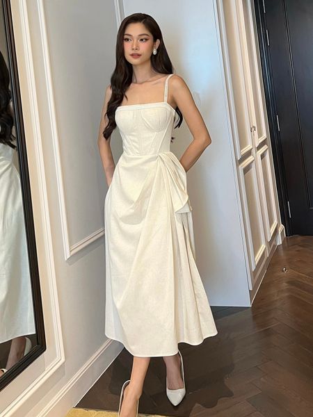 Người mẫu mặc Đầm dài 2 dây cúp ngực viền ren - D2289 màu da mộc