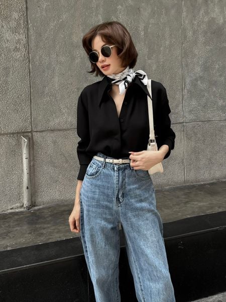 Người mẫu mặc Áo sơ mi tay dài form rộng - A3665 màu trắng