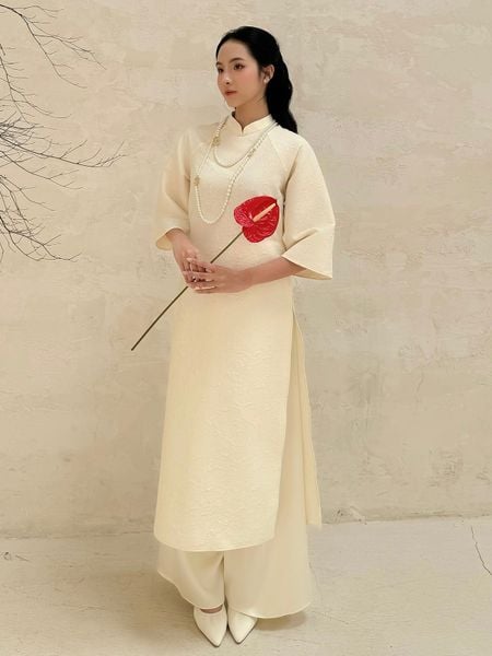 Người mẫu mặc Set áo dài raglan vân nổi - K4182A hồng