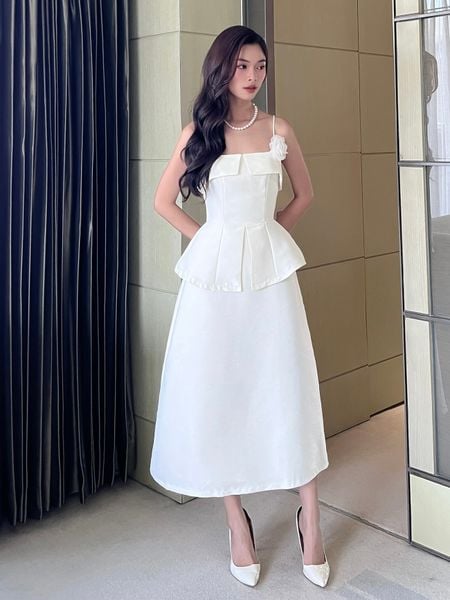 Người mẫu mặc Đầm chữ A dài phối áo peplum - D2814 đen
