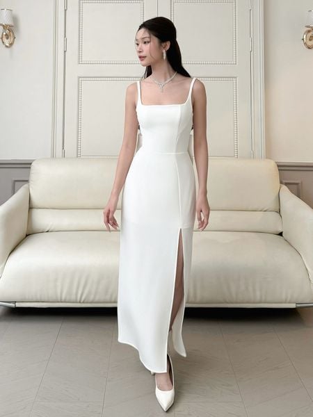 Người mẫu mặc Đầm body lưng hở phối nơ to - D4092B màu trắng