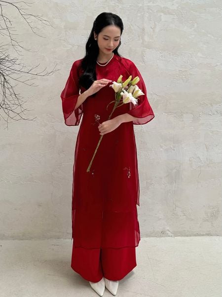 Người mẫu mặc Set áo dài raglan đính đá - K4181A màu hồng