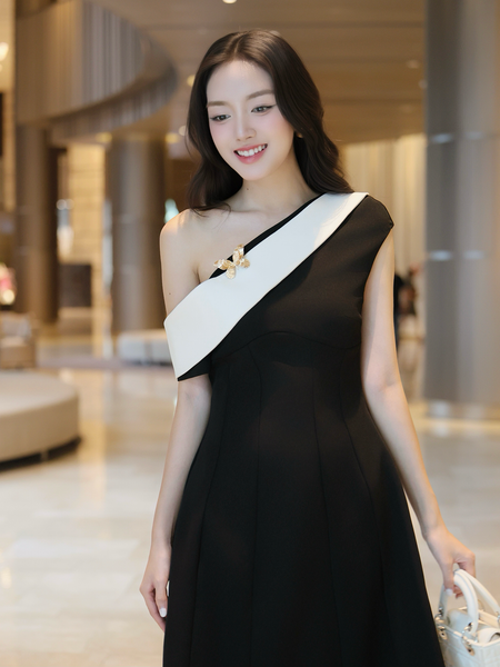 Full dáng mẫu 2 Đầm xòe tiệc dài lệch vai kèm tag D4475A