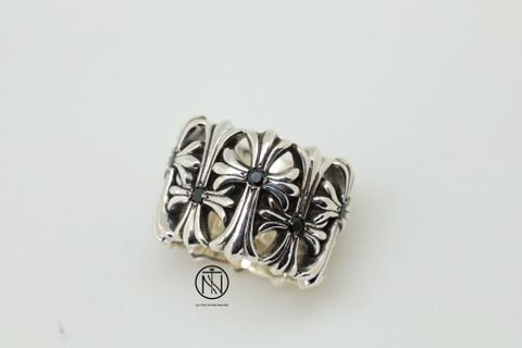 Nhẫn Chrome hearts cemetery pave black diamond