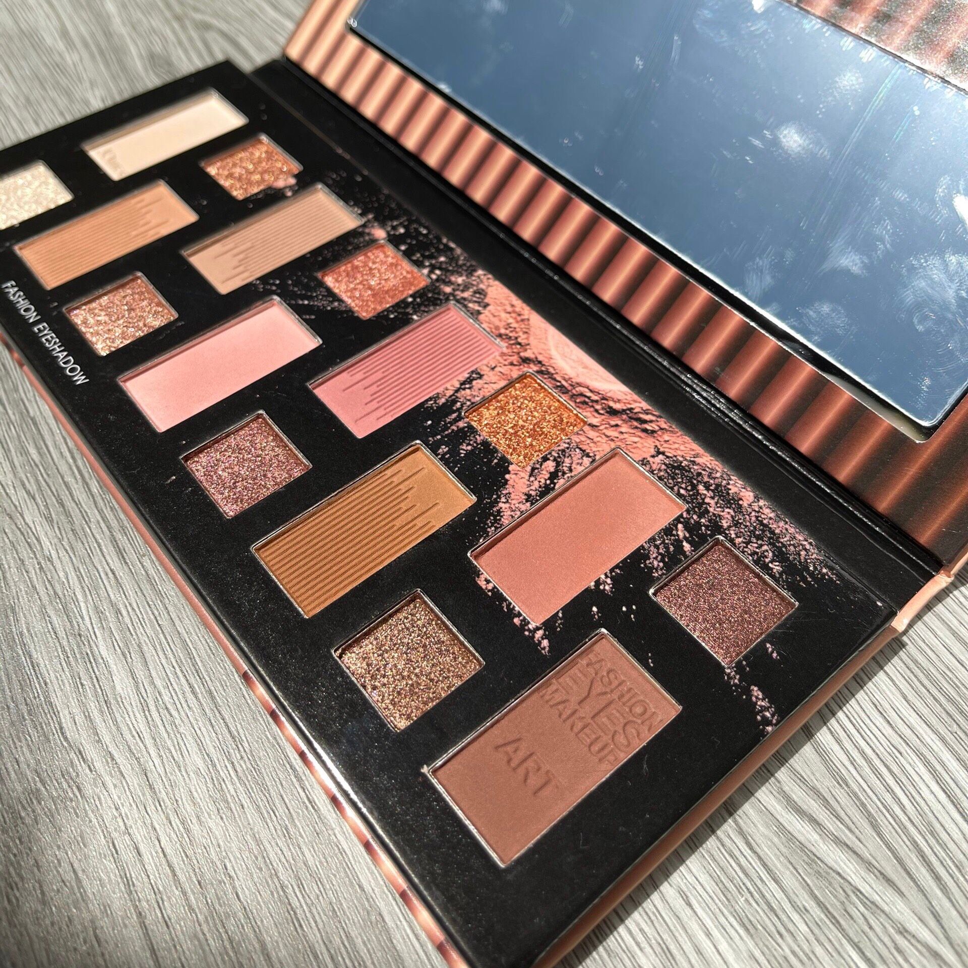  JOMEEL BẢNG PHẤN MẮT 16 Ô 