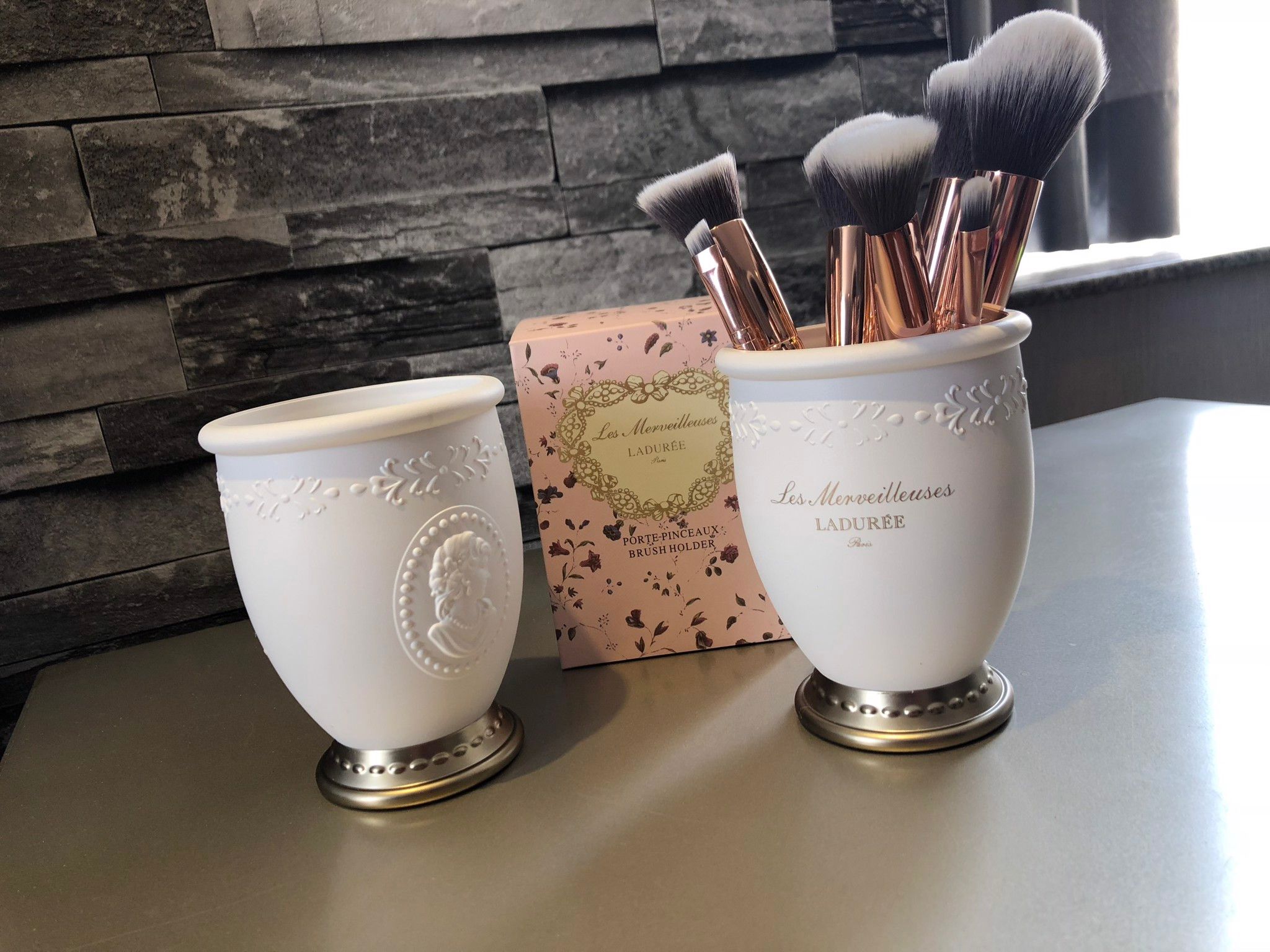  LADUREE CỐC ĐỰNG CỌ TRANG ĐIỂM 