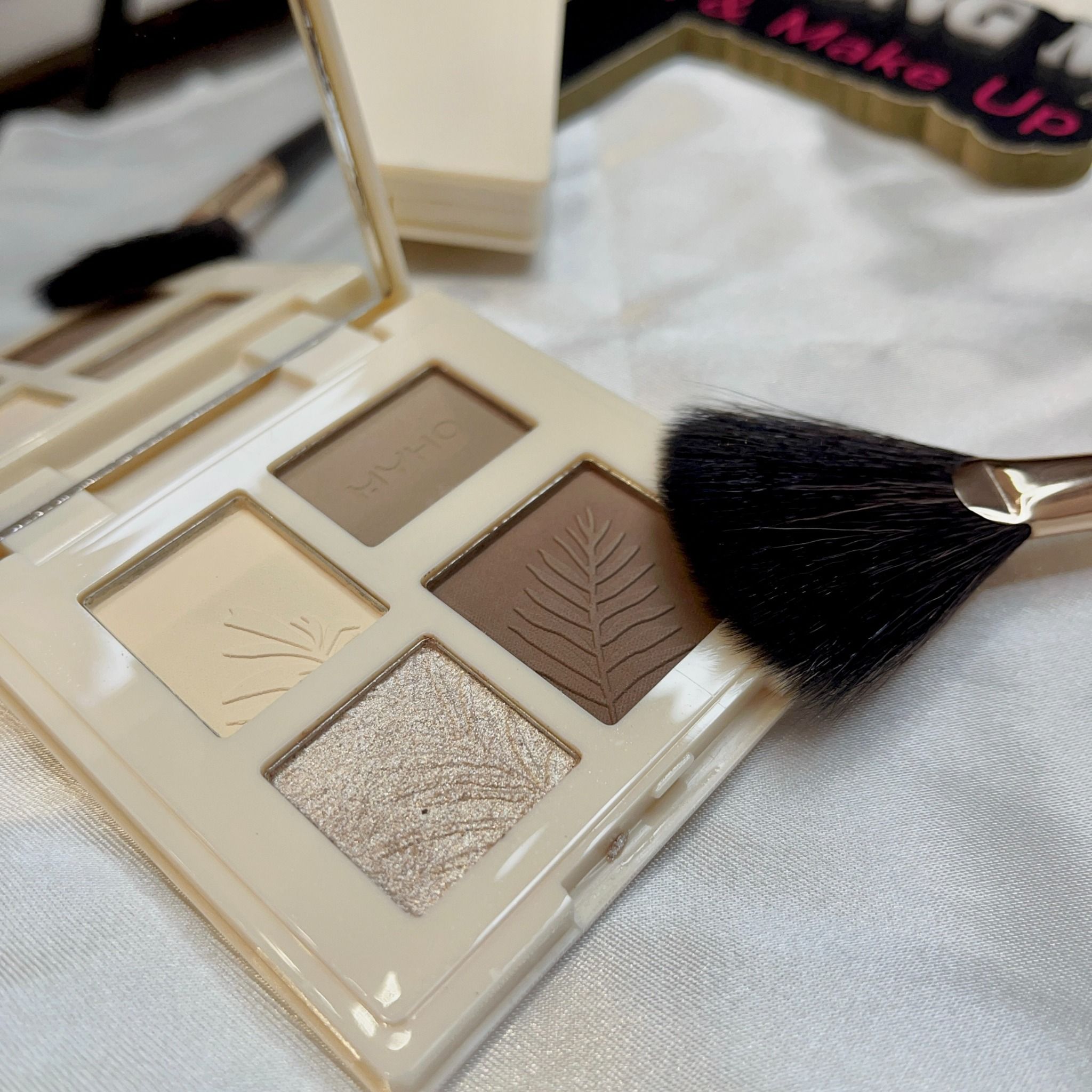  Highlight & Contour hộp phấn nén tạo khối bắt sáng thương hiệu Myho 