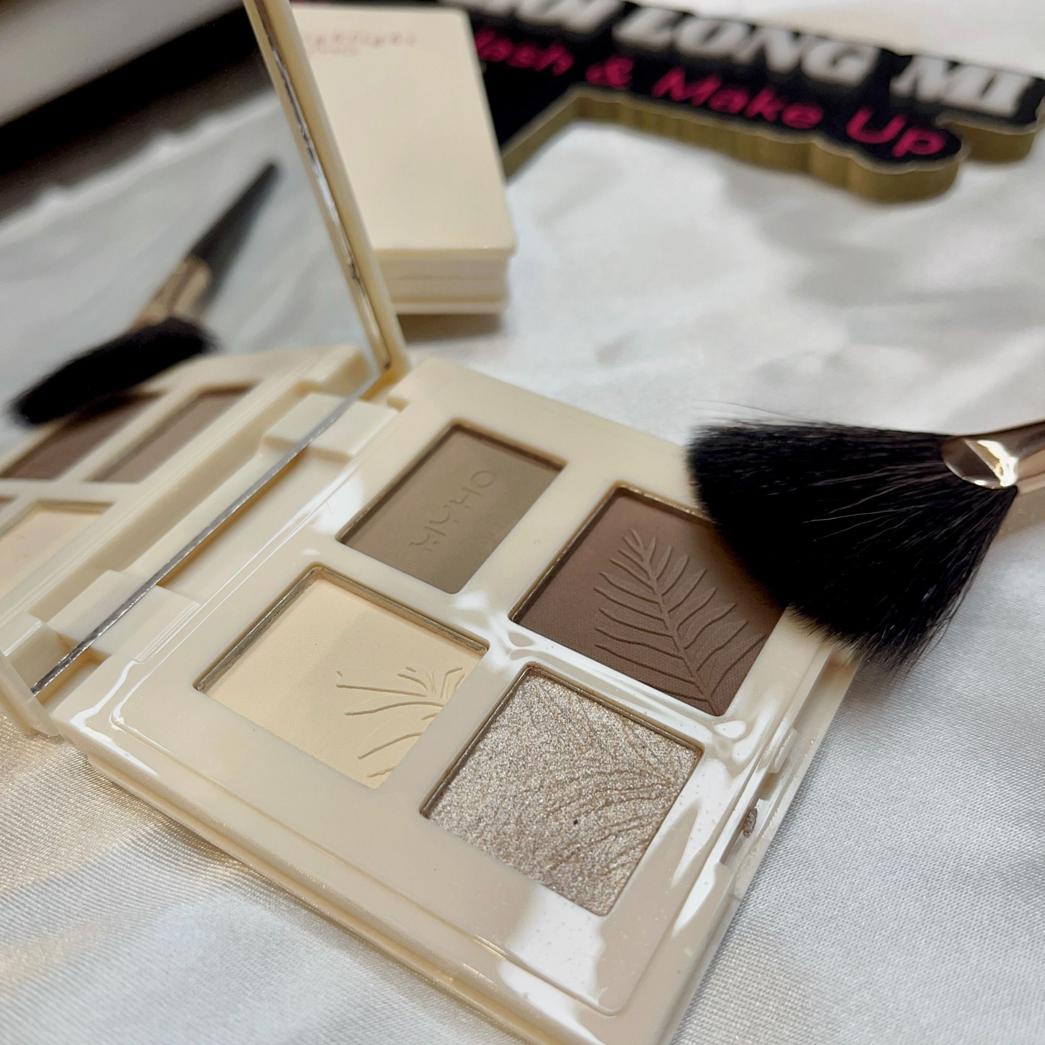  Highlight & Contour hộp phấn nén tạo khối bắt sáng thương hiệu Myho 