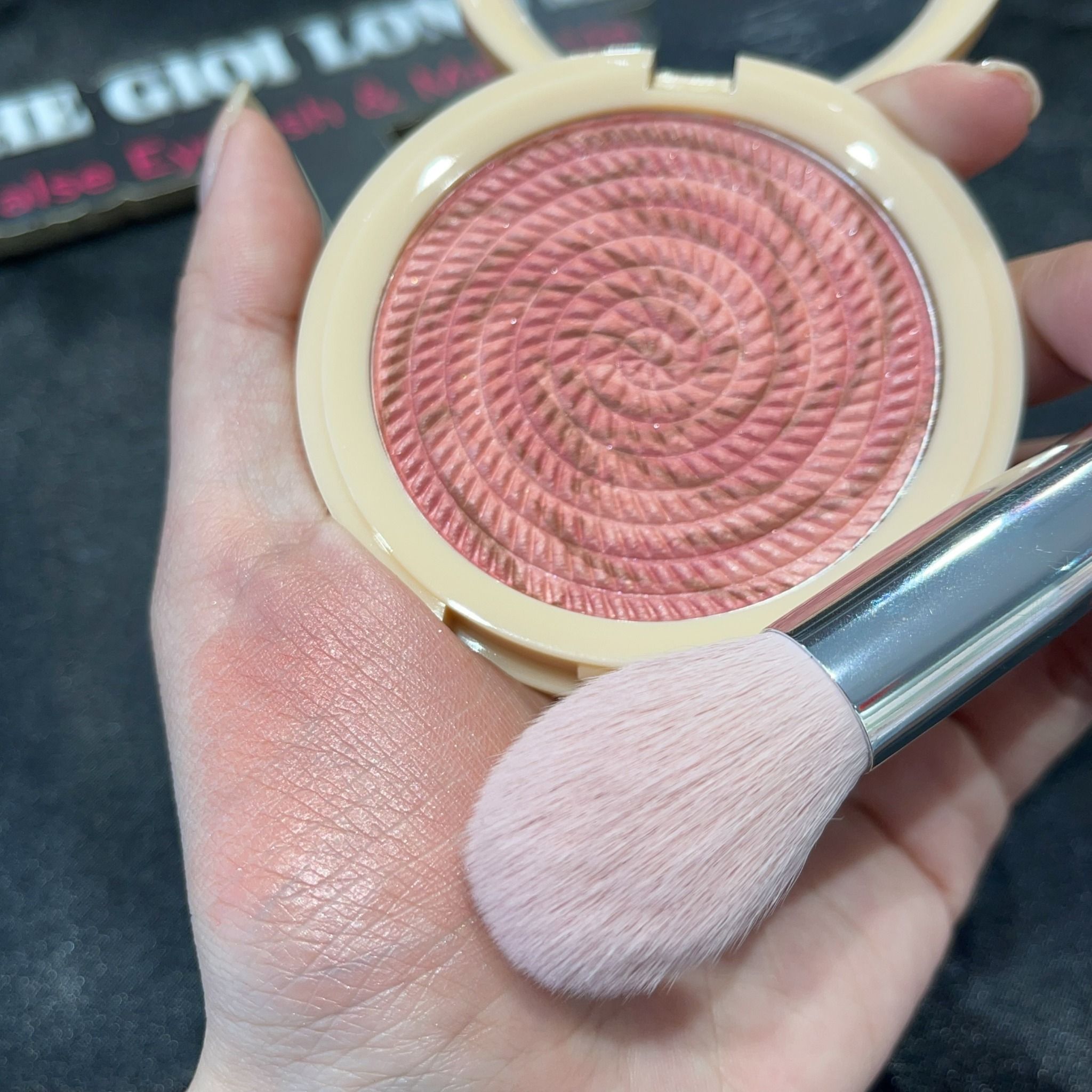  Snowy Blush hộp má hồng tròn ánh nhũ siêu lấp lánh thương hiệu Odbo cosmetics (chính hãng Thái Lan) 