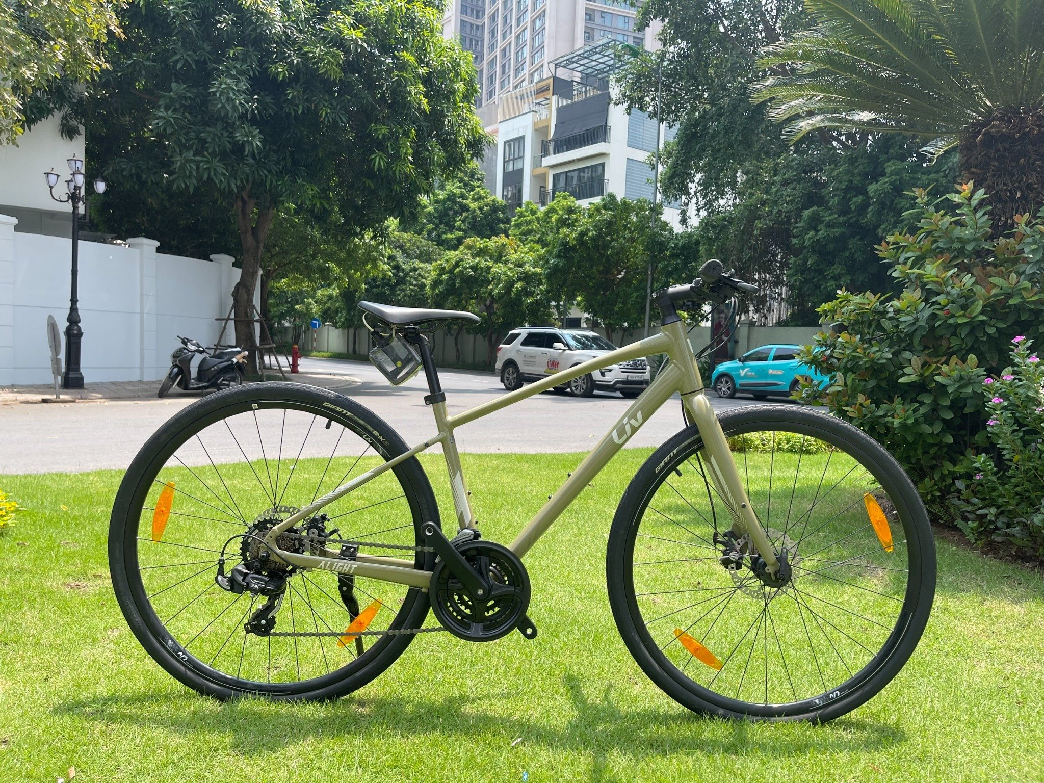 Xe Đạp Đường Phố Touring LIV Alight 3 DD Disc 700c