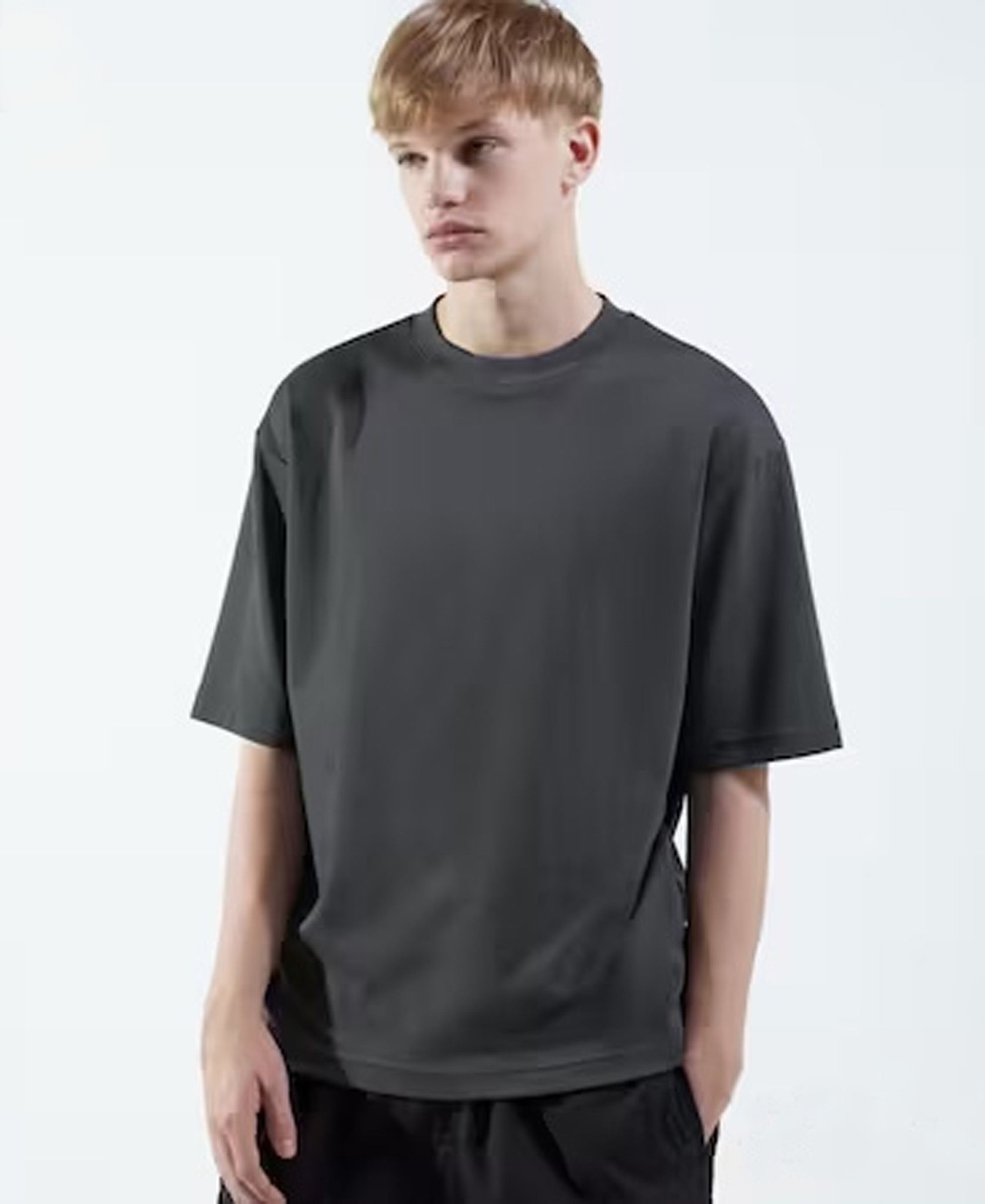  11.17.23 - VTG AIRism OVERSIZED T-SHIRT - UNIQLO U 