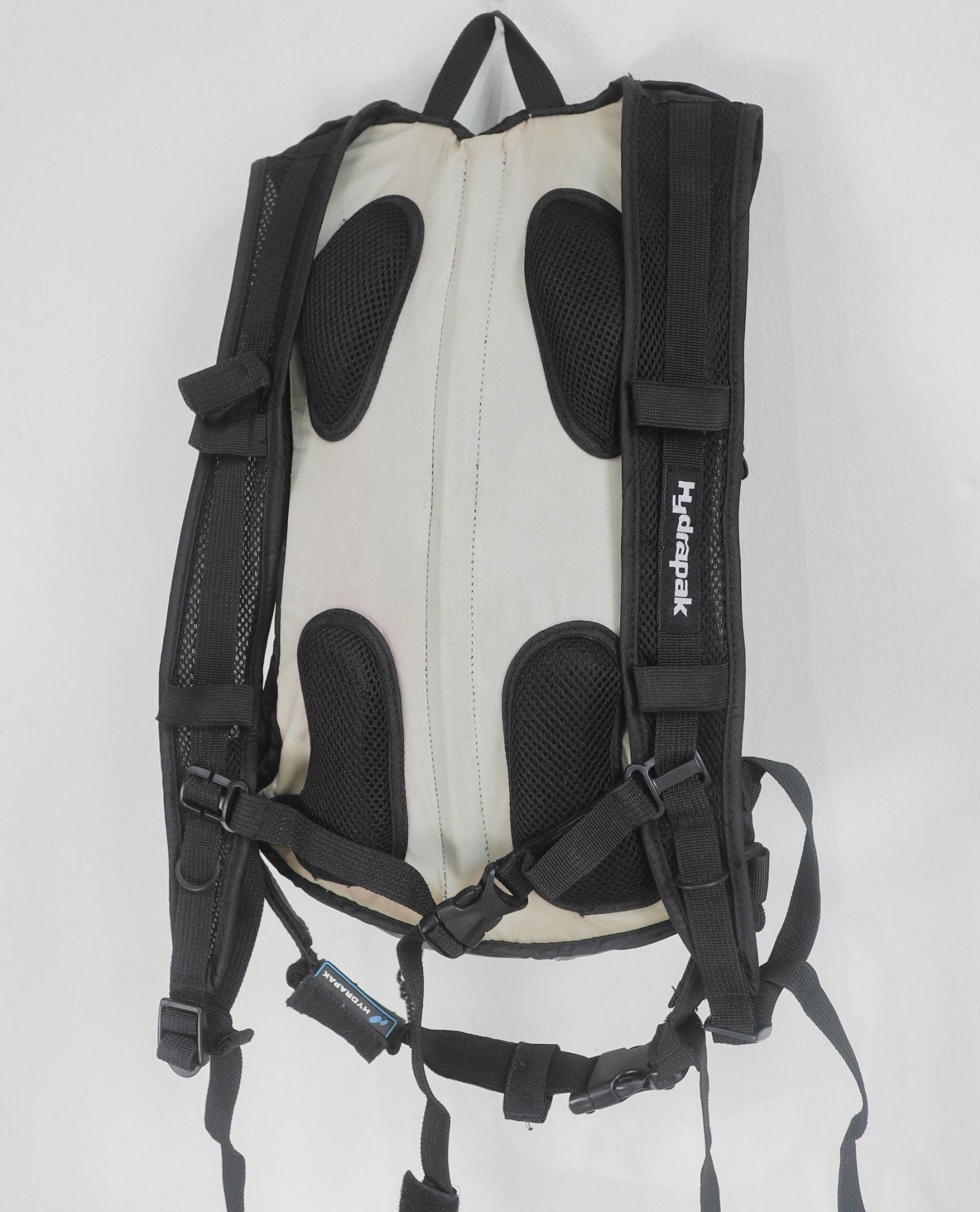  06.13.23 - VTG BAG - HYDRAPAK 