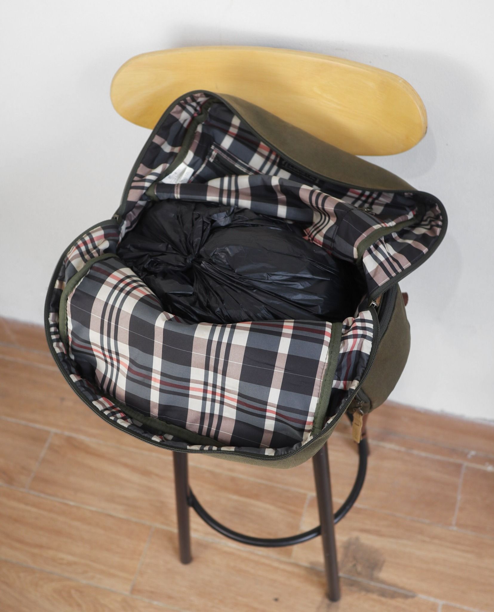  06.22.23 - VTG BAG - H.COUSTIC 