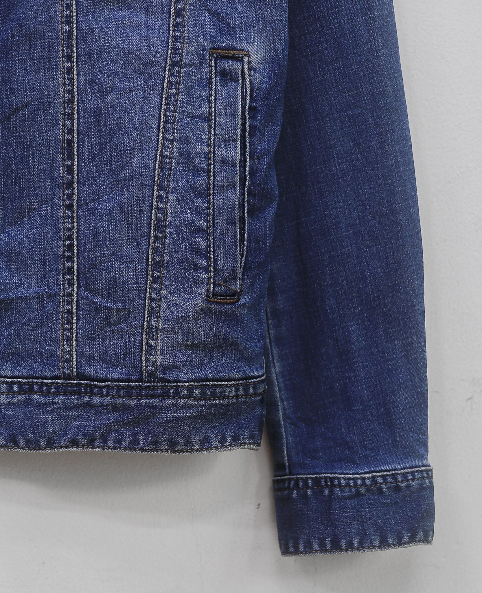  10.13.24 - VTG DENIM JACKET - GUESS LA 