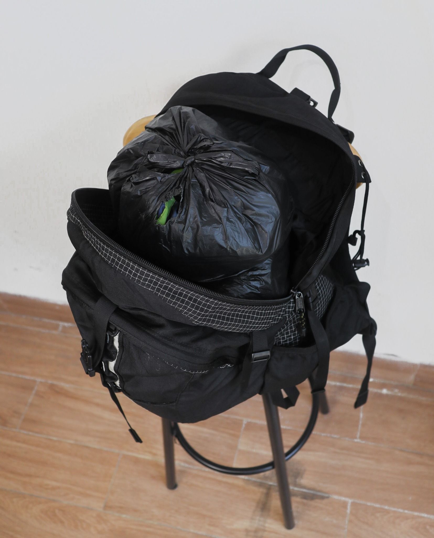  06.24.23 - VTG BAG - BLACK YAK 