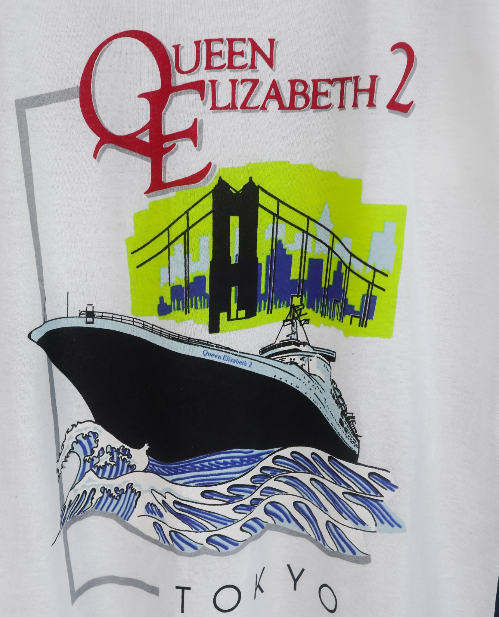  07.21.23 - VTG T-SHIRT - QUEEN ELIZABETH 2 90s 