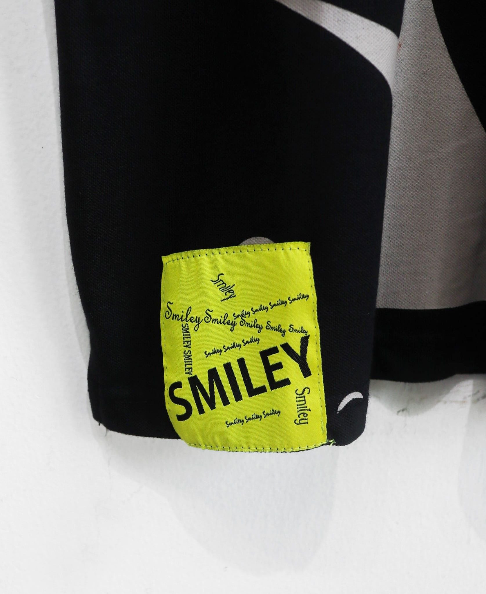  10.31.23 - VTG POLO SHIRT - SMILEY 