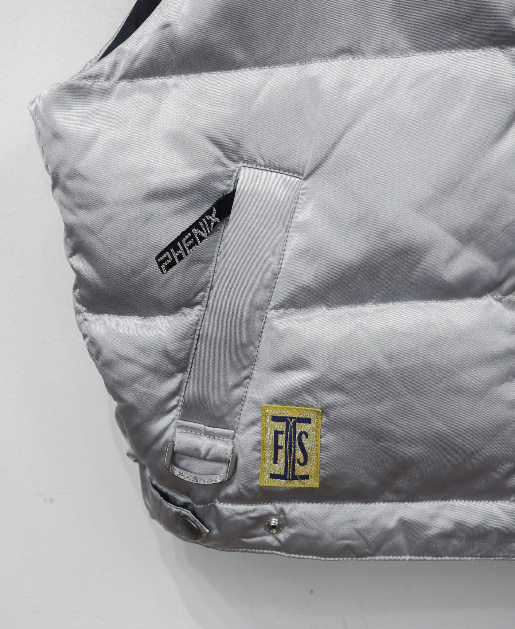  02.25.24 - VTG REVERSIBLE PUFFER VEST JACKET - PHENIX 