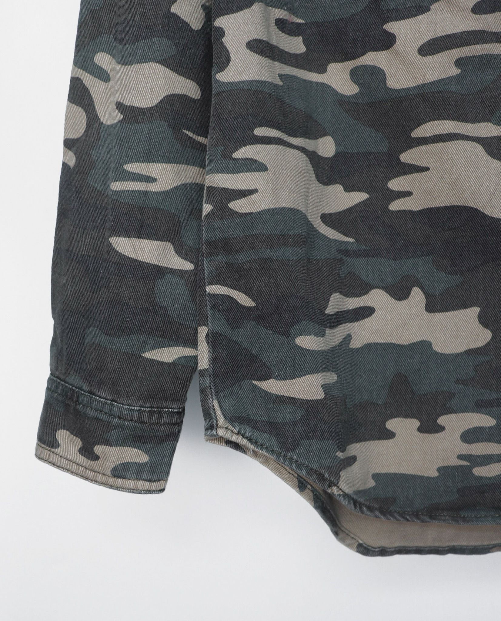  05.09.23 - VTG DENIM MILITARY BUTTON UP SHIRT - FOREVER 21 