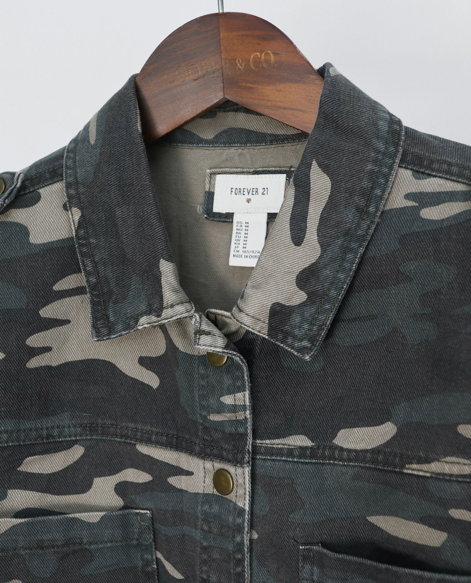  05.09.23 - VTG DENIM MILITARY BUTTON UP SHIRT - FOREVER 21 