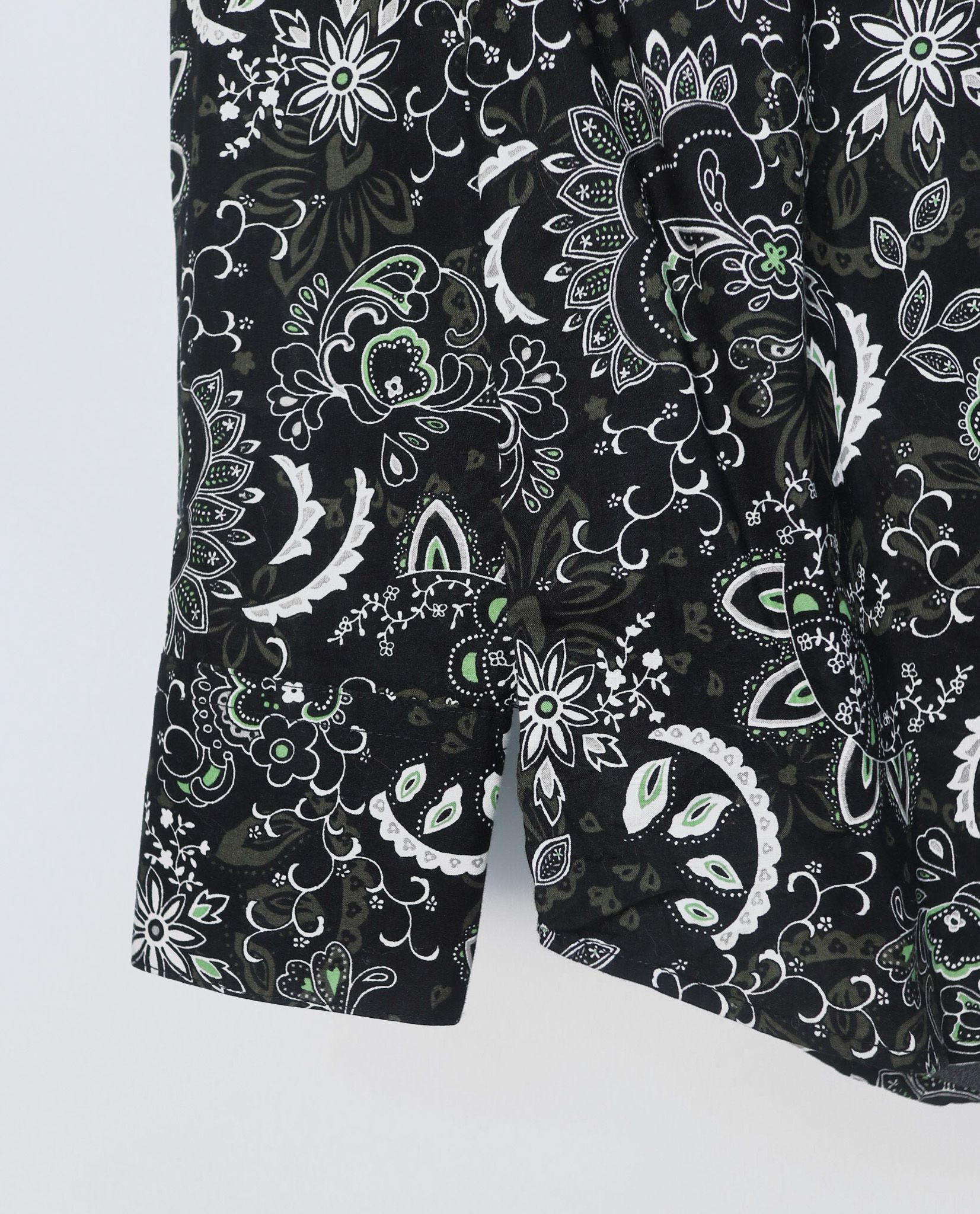  05.09.23 - VTG BUTTON UP SHIRT - TAKAIQ 