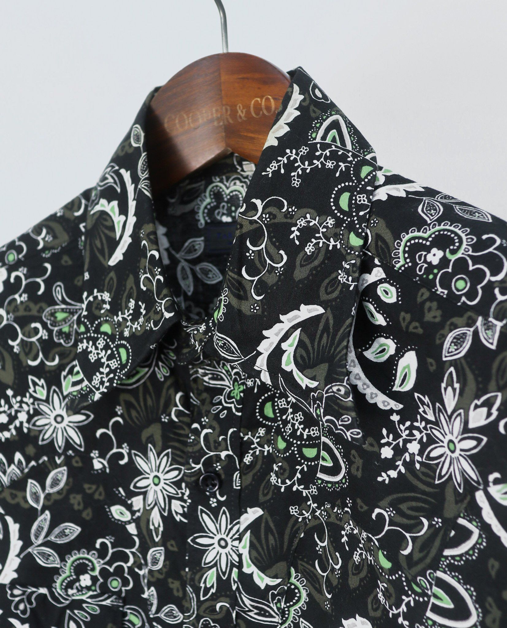  05.09.23 - VTG BUTTON UP SHIRT - TAKAIQ 