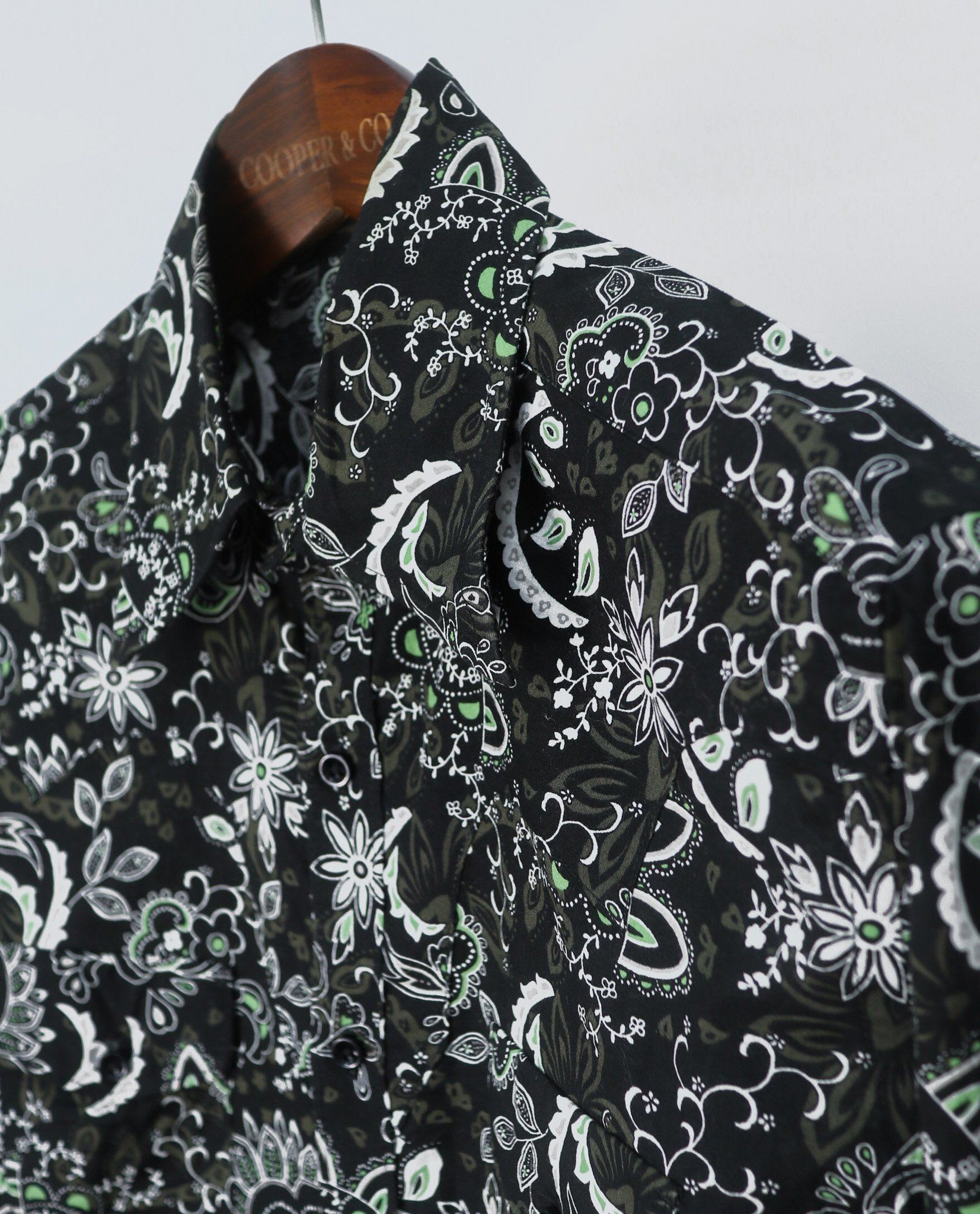  05.09.23 - VTG BUTTON UP SHIRT - TAKAIQ 